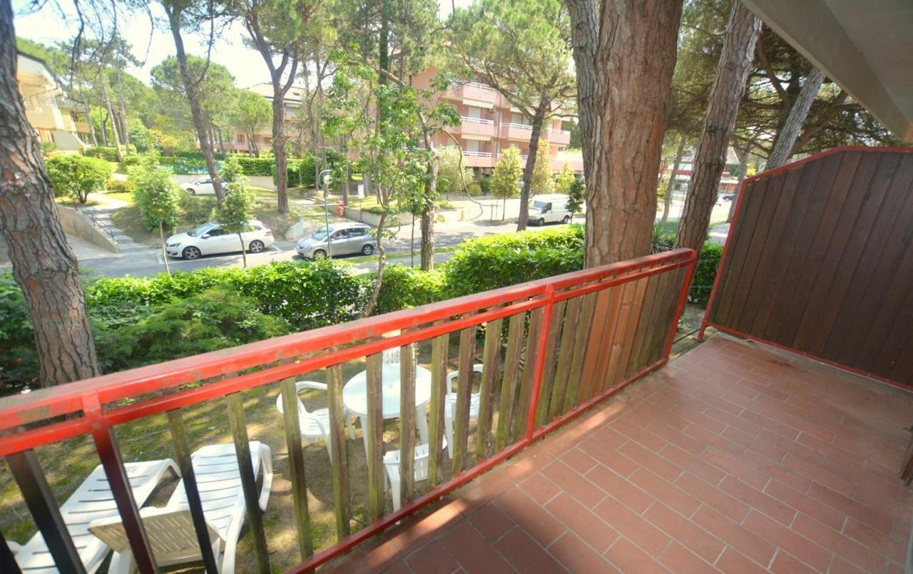 Апартаменты Flat In Lignano Pineta Линьяно-Саббьядоро Экстерьер фото